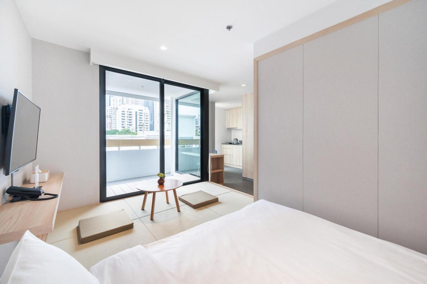 Livezen Bangkok Sukhumvit Hotel Exterior photo