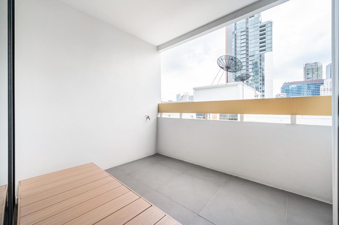 Livezen Bangkok Sukhumvit Hotel Exterior photo