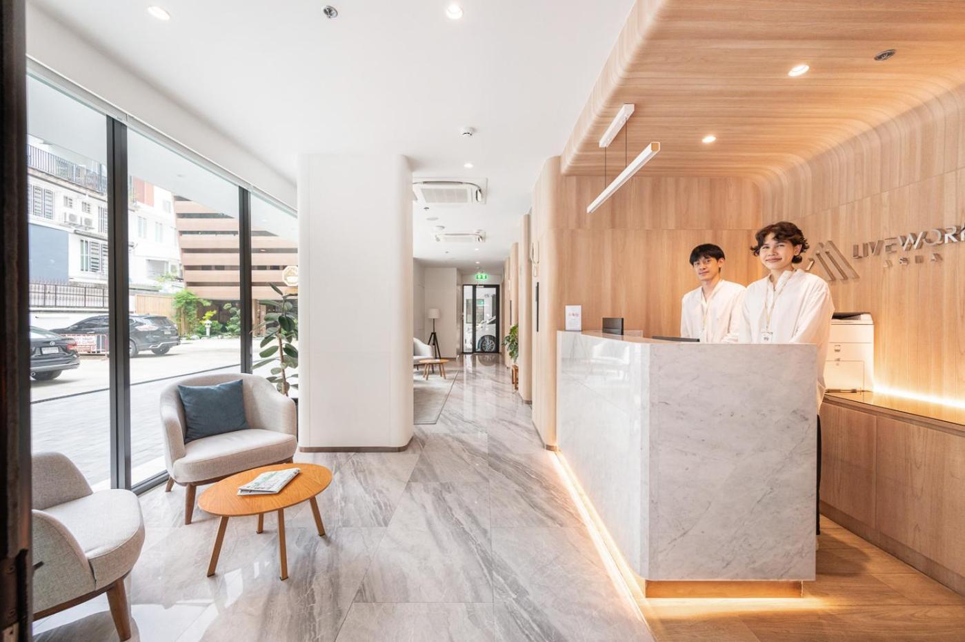 Livezen Bangkok Sukhumvit Hotel Exterior photo