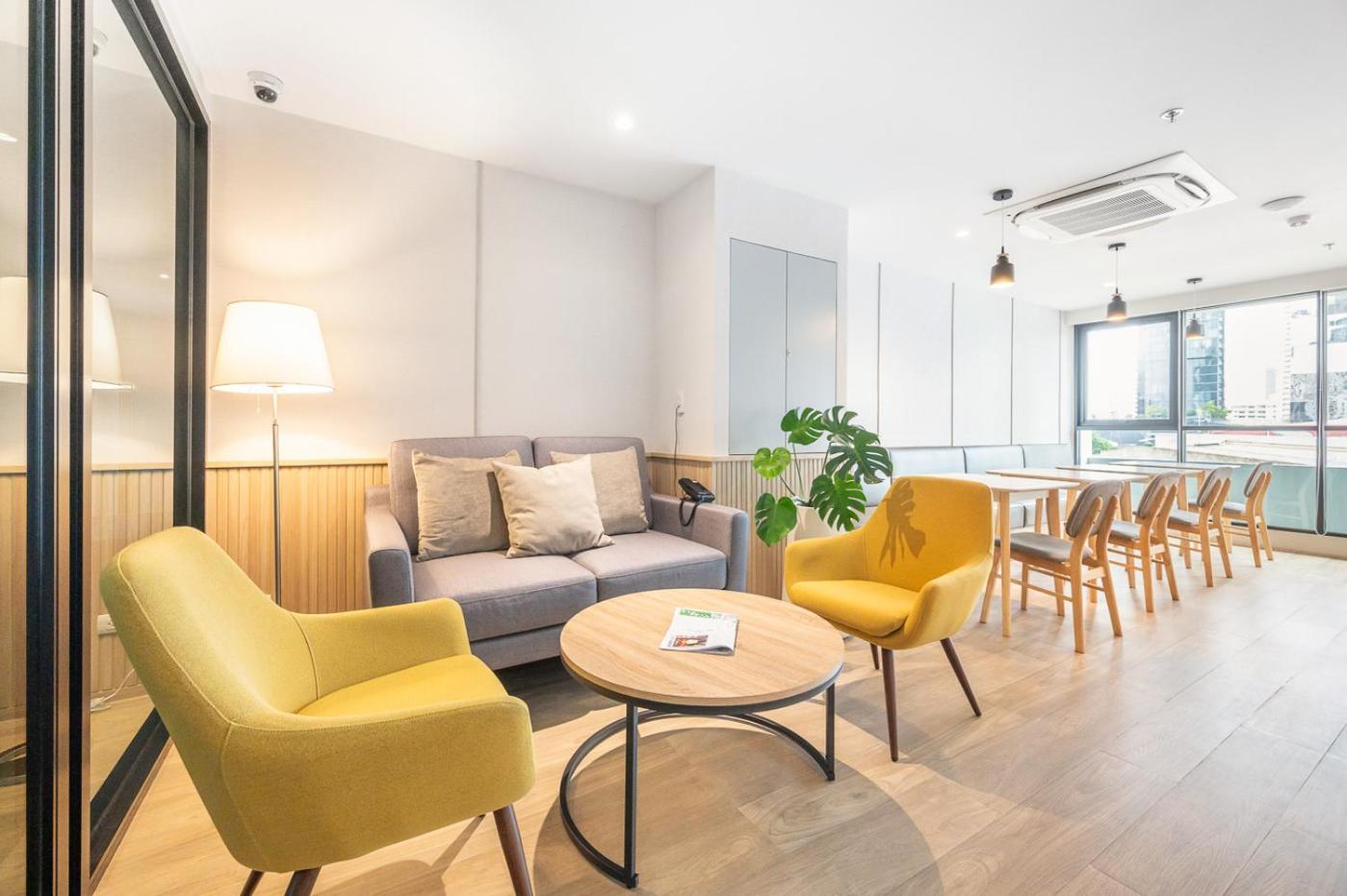 Livezen Bangkok Sukhumvit Hotel Exterior photo