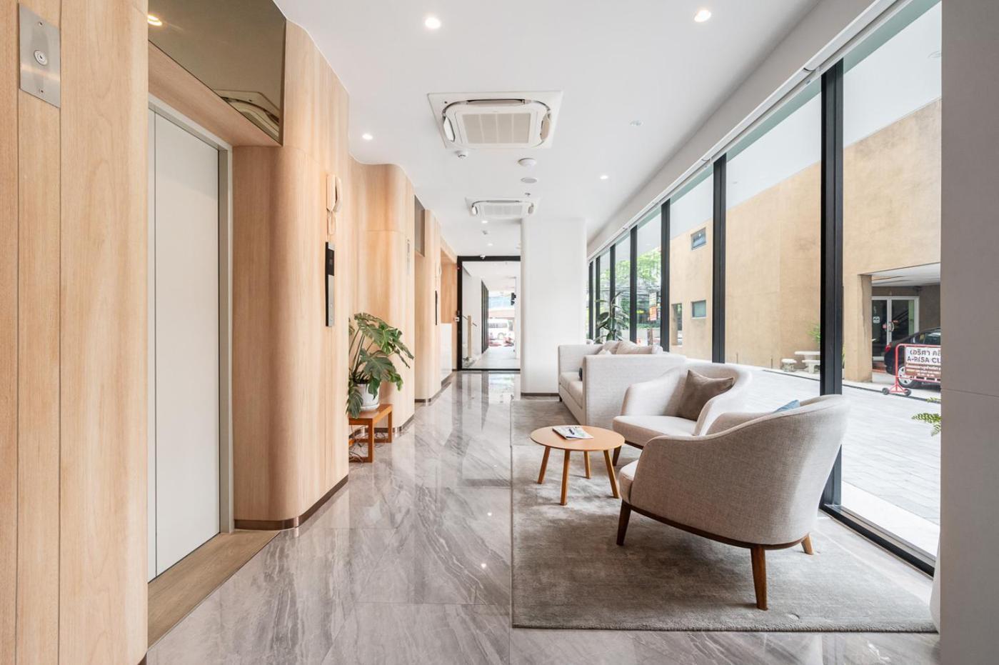 Livezen Bangkok Sukhumvit Hotel Exterior photo