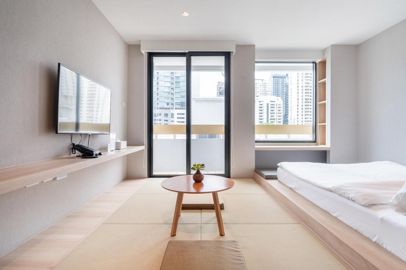 Livezen Bangkok Sukhumvit Hotel Exterior photo
