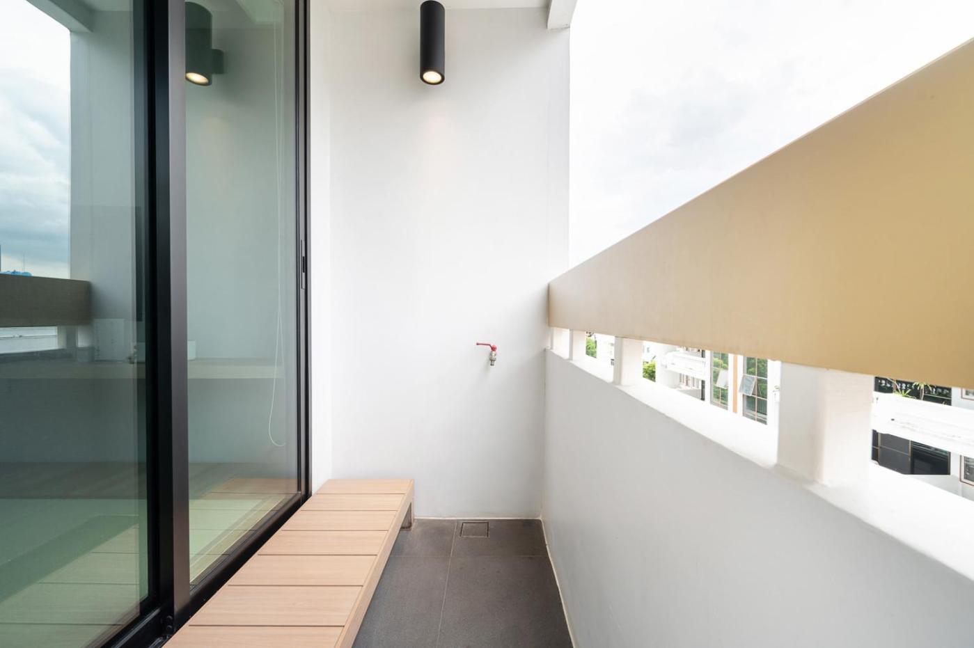 Livezen Bangkok Sukhumvit Hotel Exterior photo