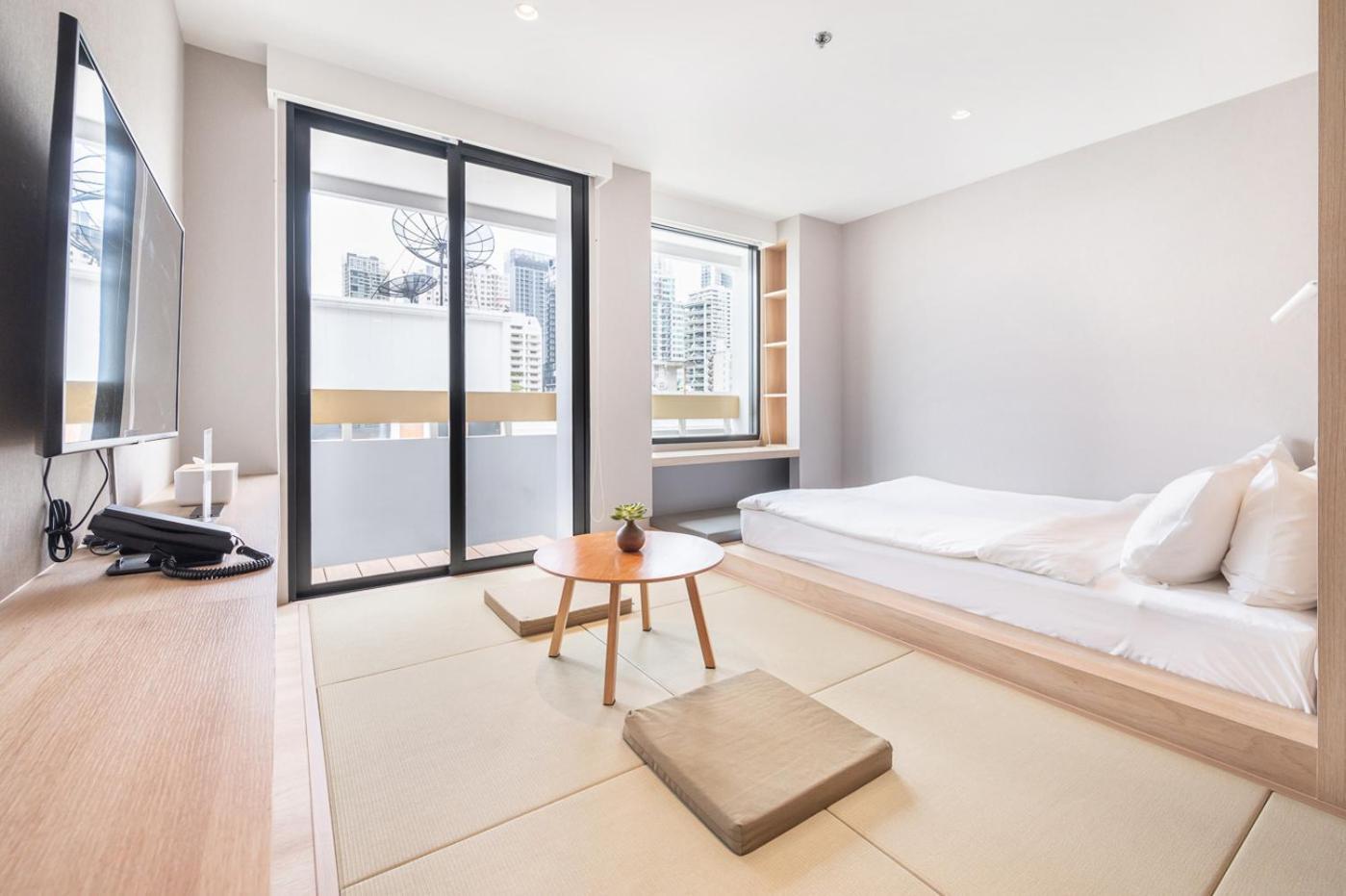 Livezen Bangkok Sukhumvit Hotel Exterior photo