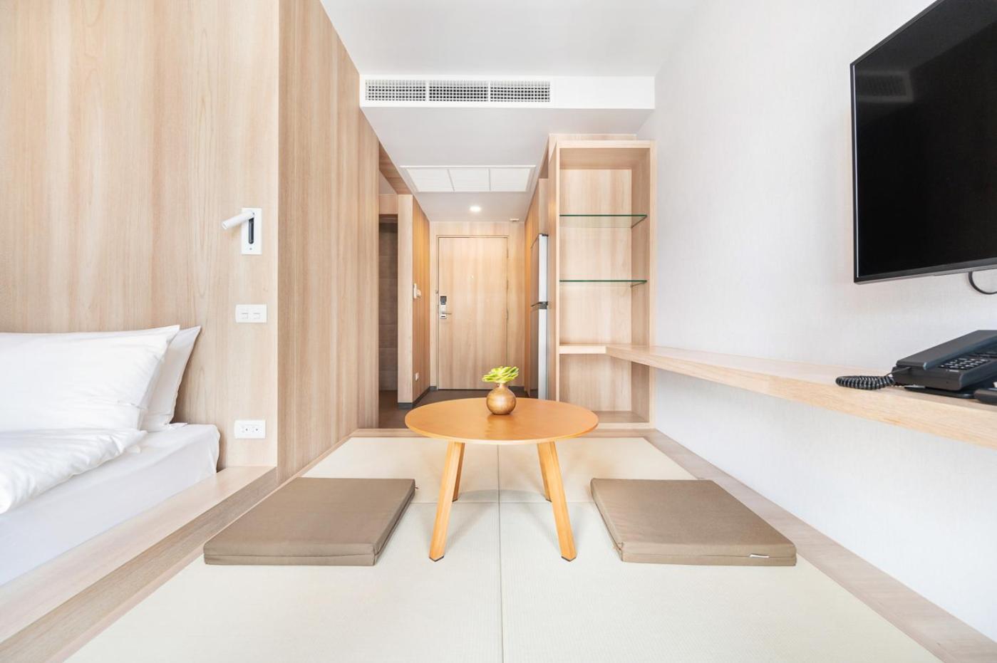 Livezen Bangkok Sukhumvit Hotel Exterior photo