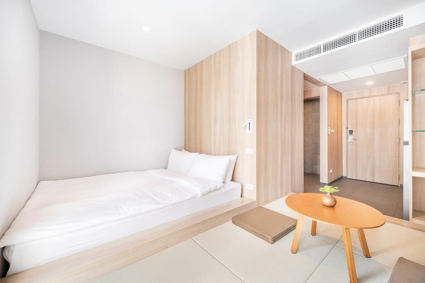 Livezen Bangkok Sukhumvit Hotel Exterior photo